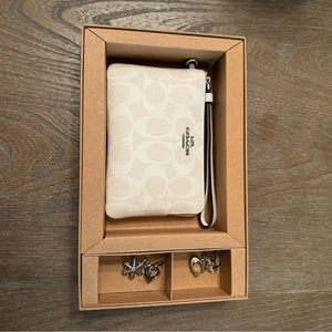 Coach Wristlet, Eggshell/Off White, New in Box